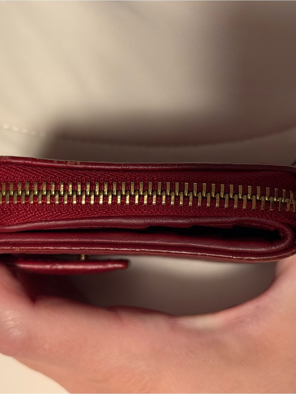 Gucci Women's Embossed Microguccissima Leather Zip Wallet in Deep Red - Picture 3 of 10